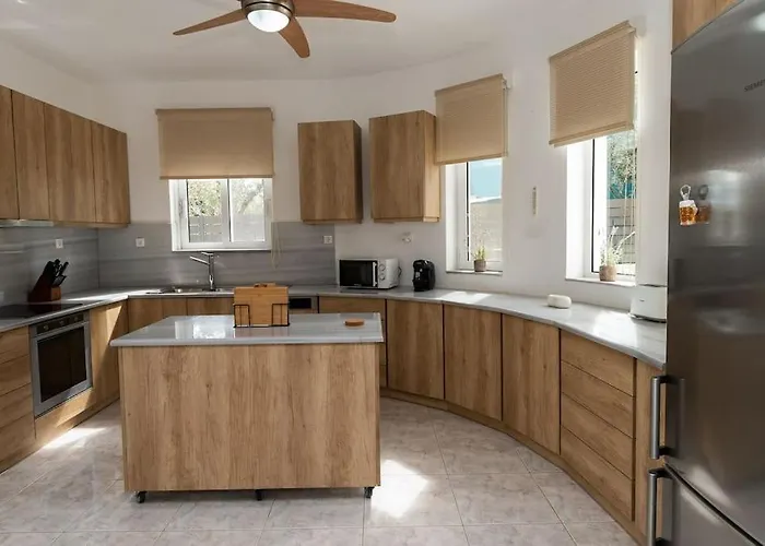 Azra וילה זקינטוס טאון